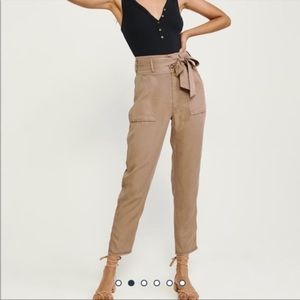 Abercrombie & Fitch Tam Belted Taper Pants NWT